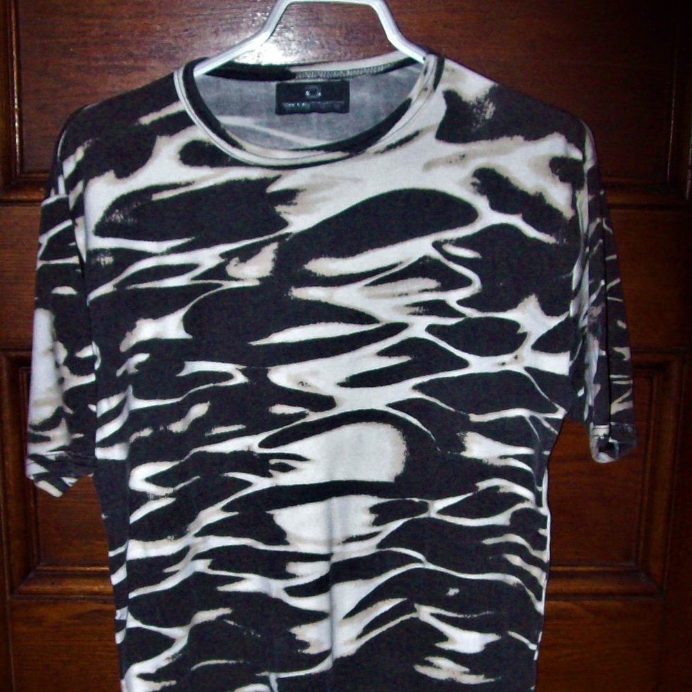 ~~~ TOP ~~~ Large